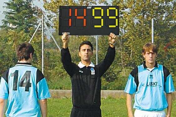 Storie di calcio – Uno vince 4-1 ma fa sei sostituzioni…