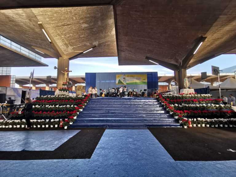 42esima convocazione regionale del Rinnovamento dello Spirito Santo al Mercato Ortofrutticolo di Pagani.