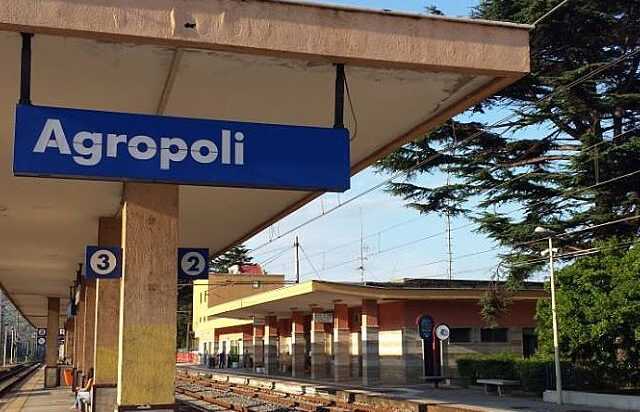 Agropoli, tragedia nel pomeriggio, donna investita da treno in transito