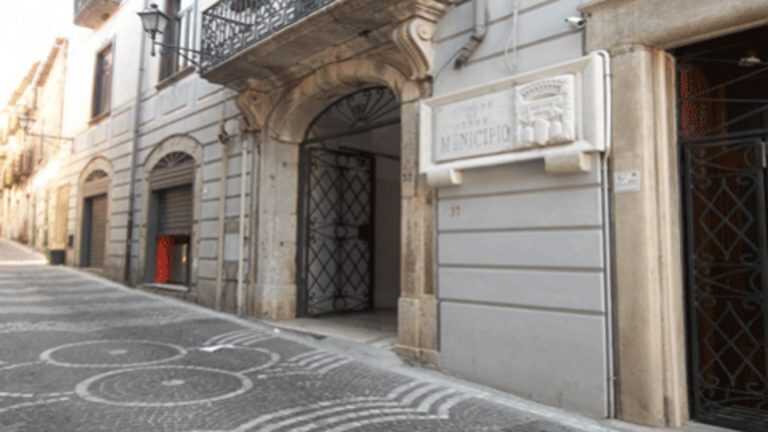 Cartelli anti-sporcaccioni, scatta la polemica