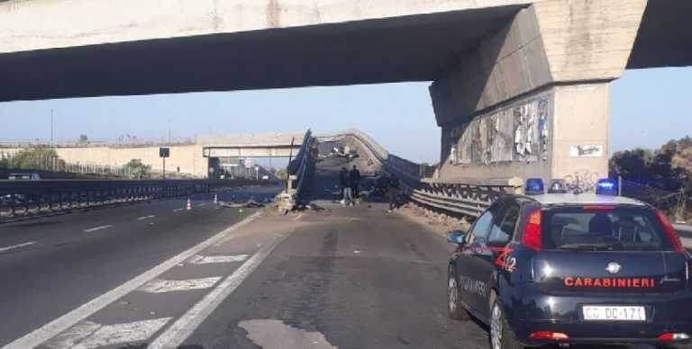 Strada Statale 121, Paternò Catania: morti in un incidente quattro giovani, di cui due minorenni.