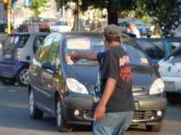 A Salerno, la Squadra Mobile-Sezione Antidroga, cattura un sospettato dedito allo spaccio e al traffico di stupefacenti