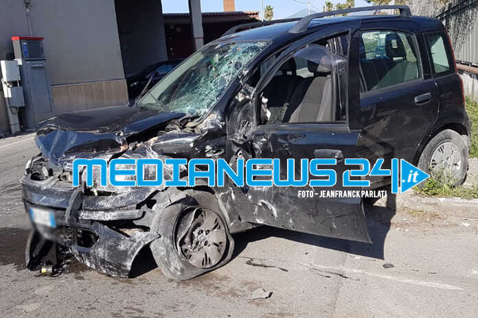 ANGRI – INCIDENTE IN VIA STABIA, AUTO SBANDA, NESSUN FERITO GRAVE