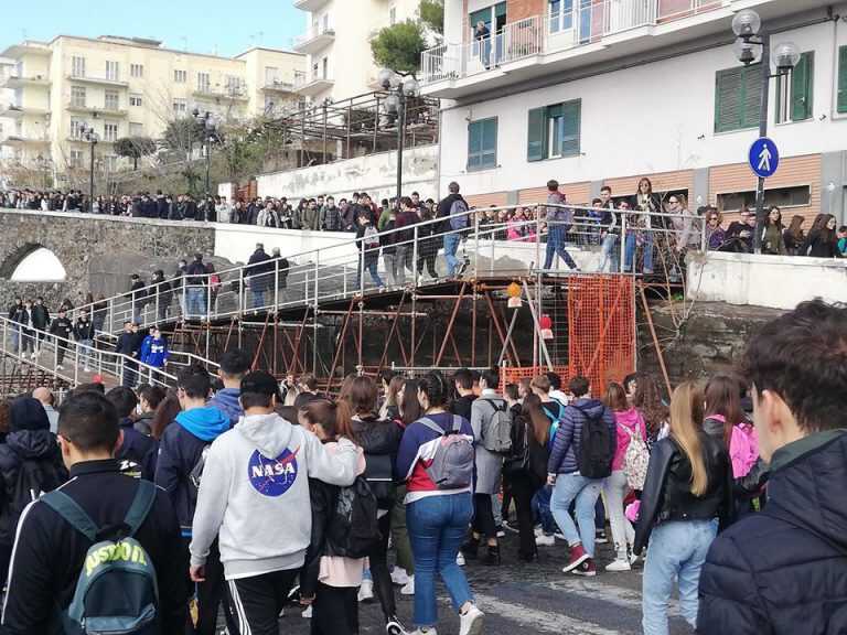 4MILA STUDENTI IN CORTEO CON DON CIOTTI, LOTTANDO PER IL SARNO