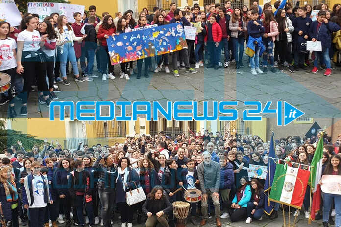 Angri – Successo in piazza per l’ambiente, grazie agli studenti della scuola media “Galvani-Opromolla”