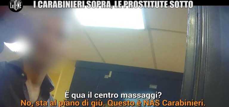 Napoli – Carabinieri e prostitute nello stesso stabile. La scoperta delle Iene.