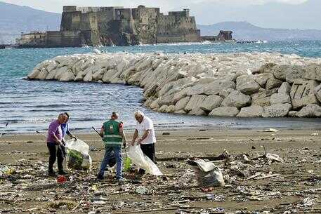 Lungomare, a tutta plastica…