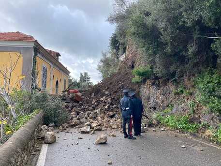 Frana sulla statale amalfitana