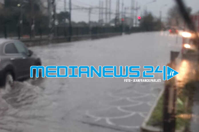 Pompei / Torre Annunziata – Tratto di strada allagata dalla forte pioggia – La foto gallery