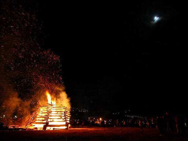 La tradizione stabiese: fratielle e surelle e i falò