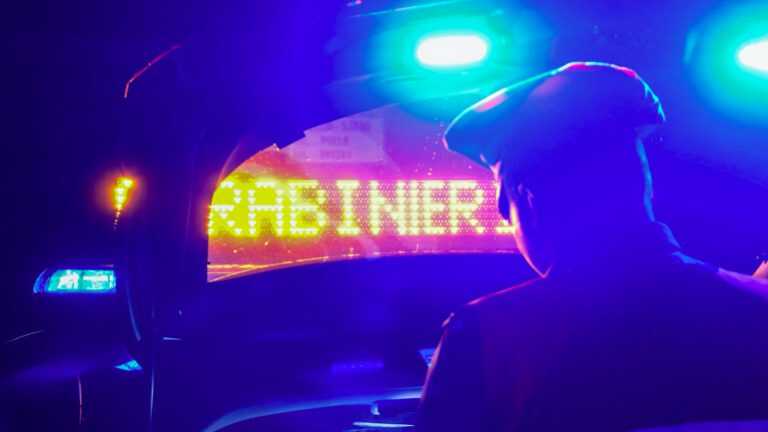 Salerno, sfugge al controllo e colpisce carabiniere
