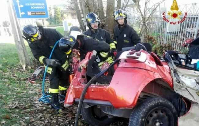 Dramma di sabato, morte in un incidente due giovani sorelle