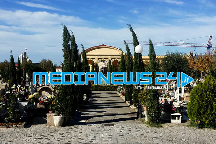 Angri, realizzato deposito di rifiuti nel cimitero