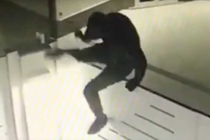 Angri – Si ritrova i ladri in casa. Attimi di terrore in via Orta Longa