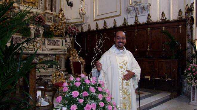 Positano, esplode la guerra dei parroci, la gente si schiera contro il Vescovo