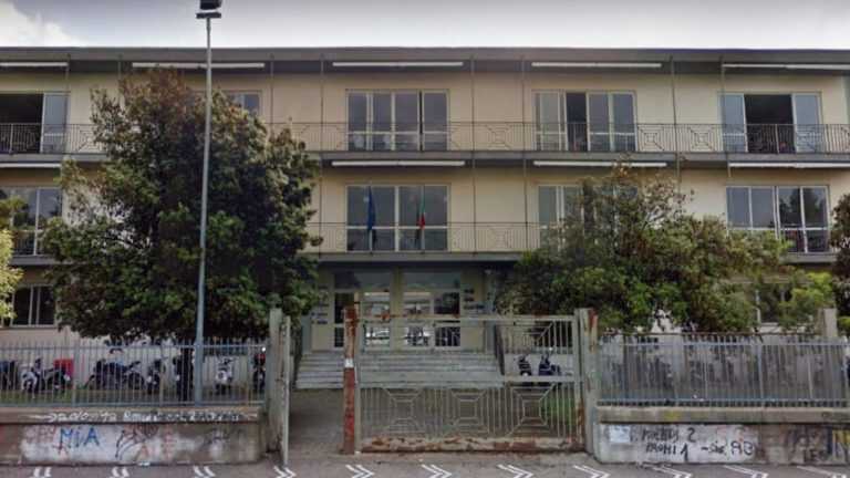 Scafati, Caccioppoli. Trovano 300 euro e li consegnano in presidenza