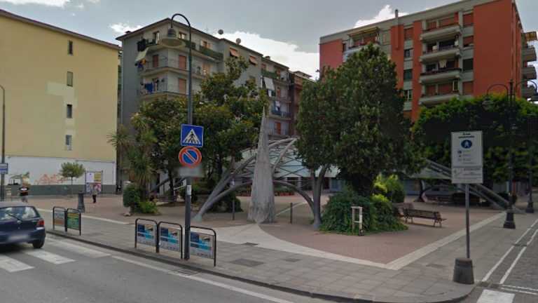 Balcone e sottobalcone, vigili chiamati all’operazione