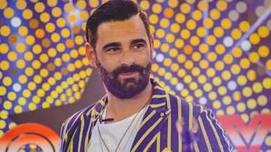 Cantante neomelodico fermato dai carabinieri mentre girava un videoclip senza autorizzazione a Bari