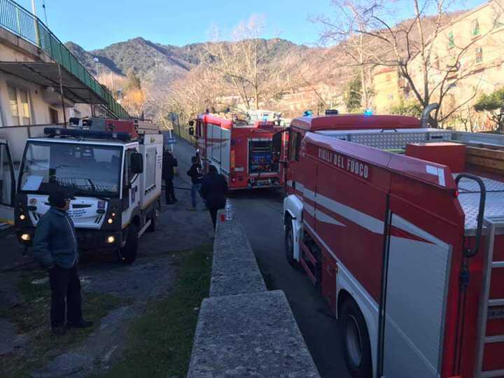 Pellezzano, incendio in mattinata, tempestivo intervento della Protezione Civile