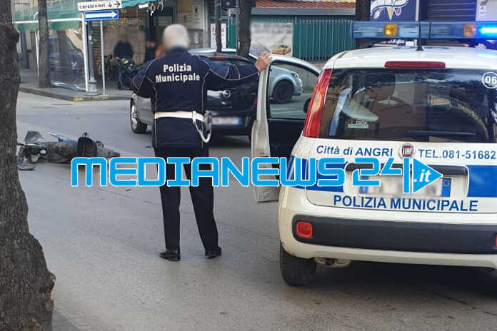 Angri – Incidente stradale a Corso Vittorio Emanuele, bici elettrica impatta auto