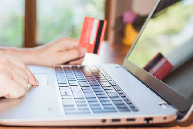 E-commerce-business-da-24-miliardi-solo-dal-turismo-630x420