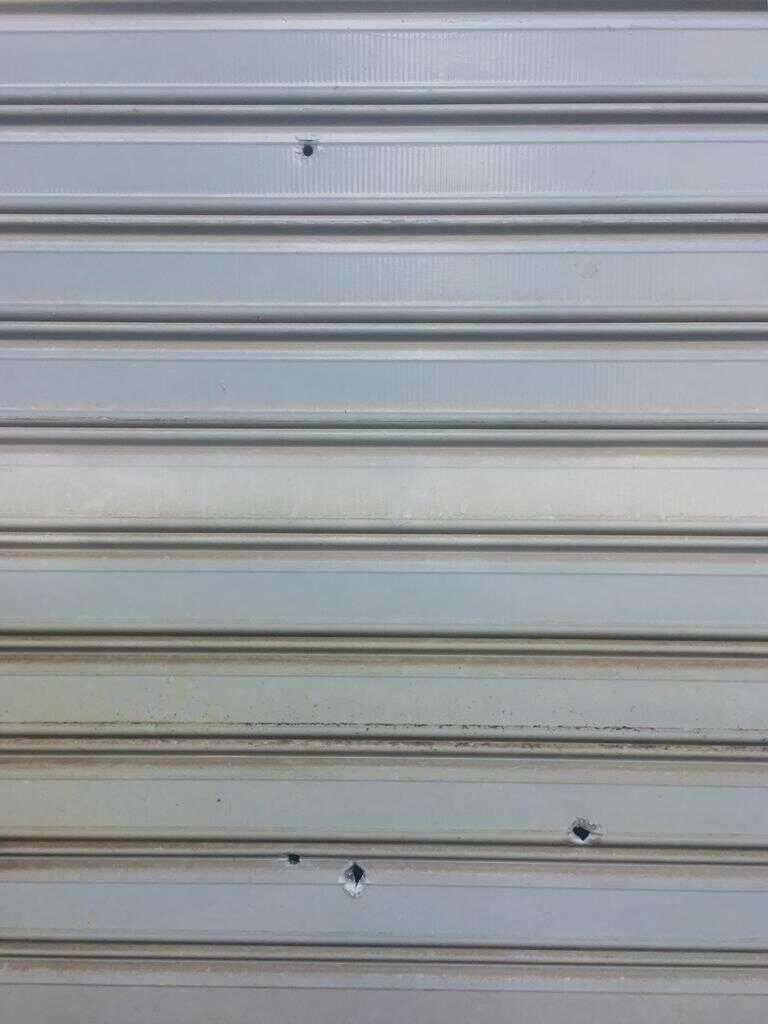 Scafati, notte di fuoco, spari contro l’agenzia scommesse