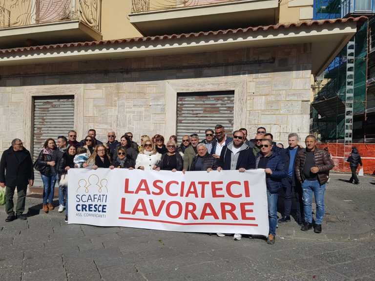 Scafati.”Domenica è sempre domenica”: commercianti in piazza tra polemiche e assenze