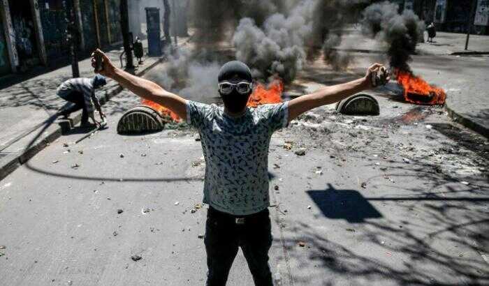 Nuovi disordini a Santiago del Cile: bloccata la metropolitana e gli autobus