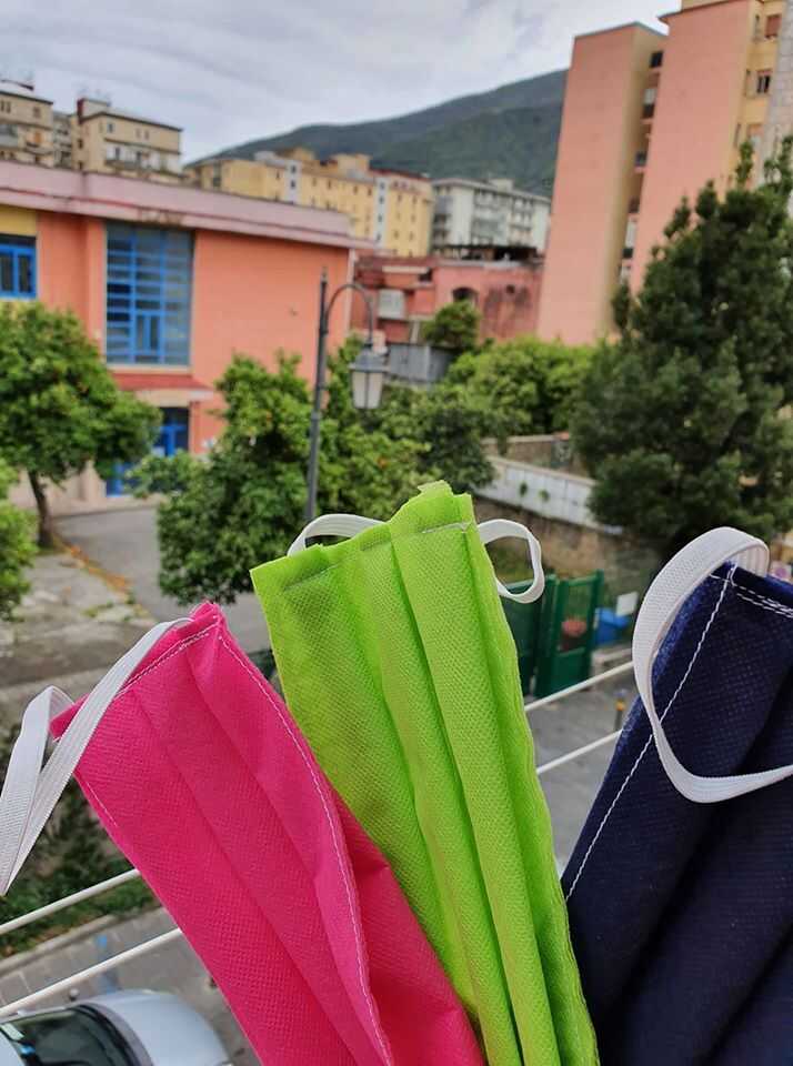 Nocera Inferiore. Le “sarte di Capocasale” continuano la distribuzione delle mascherine Nocera Inferiore. Le “sarte di Capocasale” continuano la distribuzione delle mascherine