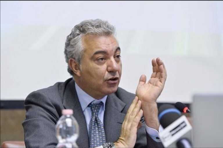 Coronavirus – Domenico Arcuri – in conferenza stampa alla Protezione Civile – esorta a rimanere a casa