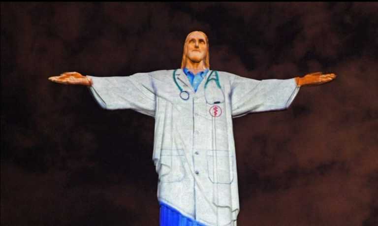 Coronavirus – Brasile – La Chiesa cattolica  rende omaggio al personale sanitario vestendo l’immagine del Redentore con un camice