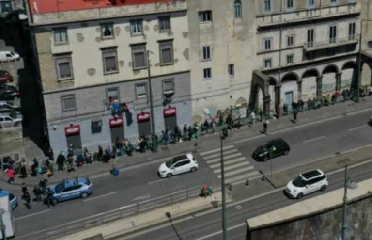 Coronavirus – Fila interminabile alla mensa dei poveri