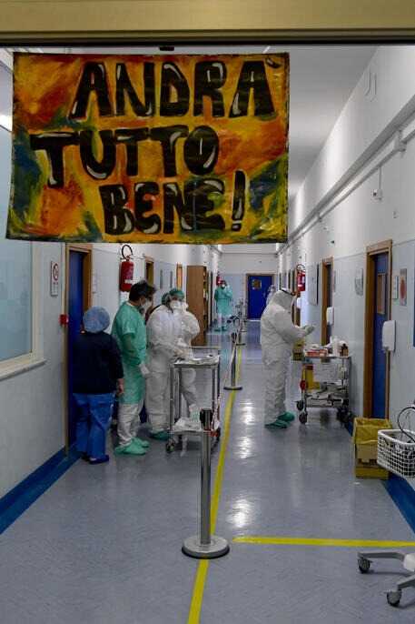 Coronavirus, Napoli – L’organizzazione del Cotugno fotografata dall’ANSA.
