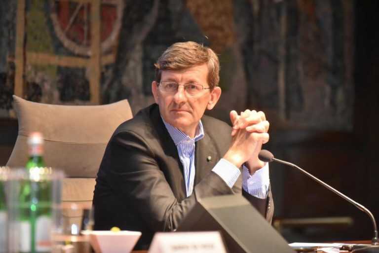 Colao: l’App funziona se tutti la scaricano!