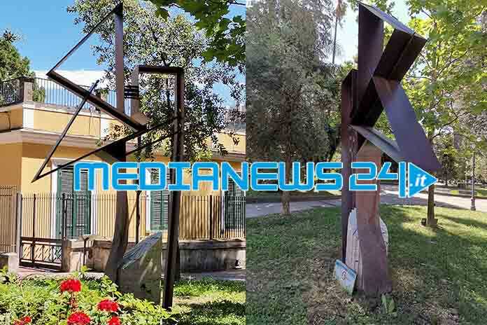 Angri – Villa Comunale, danni ad una delle istallazioni donate alla città