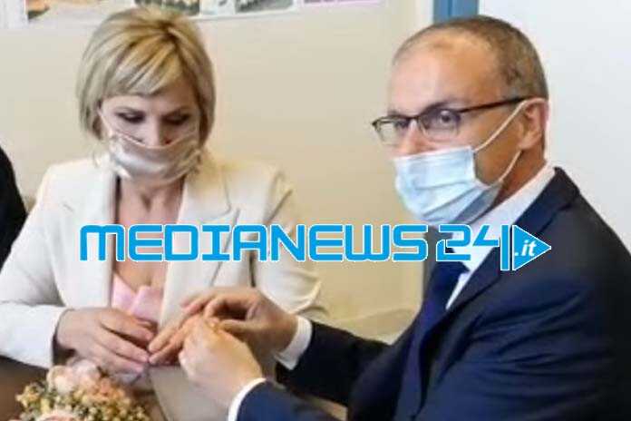 Angri – Matrimonio ai tempi del Covid-19. Il “sì” celebrato con le mascherine