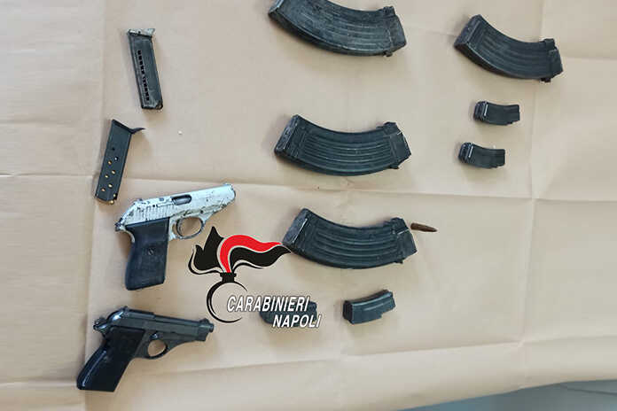 Caivano – Maxi sequestro dei Carabinieri, nascosti in un appartamento droga e armi