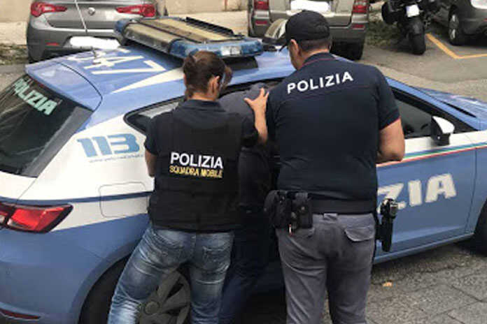 Napoli – Arrestato 39enne georgiano per rapina e lesioni personali