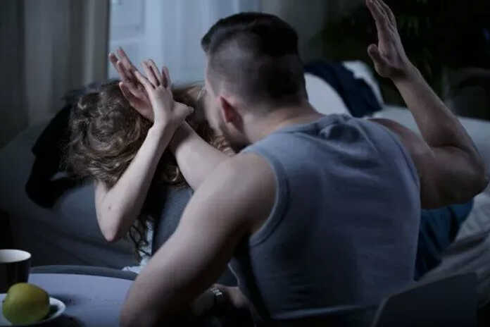 Poggiomarino: minacce e percosse ai familiari per droga. Carabinieri arrestano 38enne