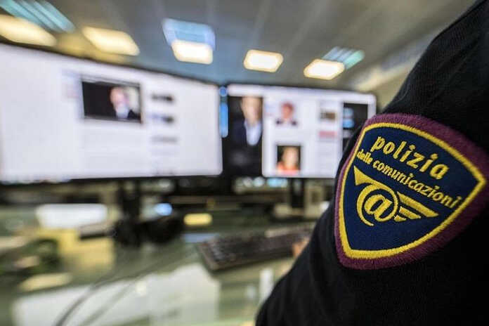 La Polizia Postale scende in campo per la protezione degli acquisti dei regali di Natale, la guida con consigli pratici