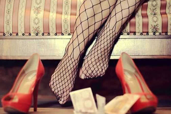 Scafati – Prostituta aggredita in casa da tre uomini. Il bottino soldi e preservativi