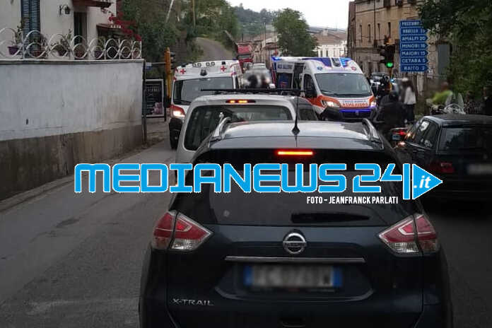 Vietri sul Mare – Incidente stradale, auto impatta un motorino, due feriti lievi