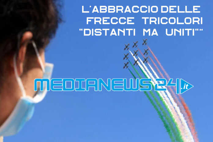 VIDEO- L’abbraccio„”distanti ma uniti”, le Frecce Tricolori, un omaggio alle vittime del Coronavirus