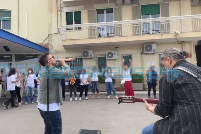 Napoli – Andrea Sannino e la sua speciale “serenata” al Pausilipon