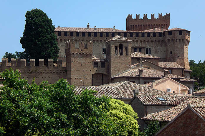 In giro per l’Italia – Amore e morte presso la Rocca di Gradara