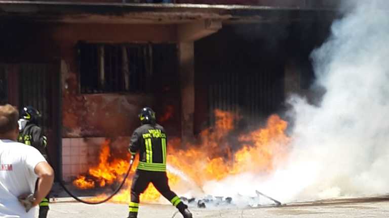 ESCLUSIVA MN24 – Incendio a Pagani: al mercato ortofrutticolo – Aggiornamento