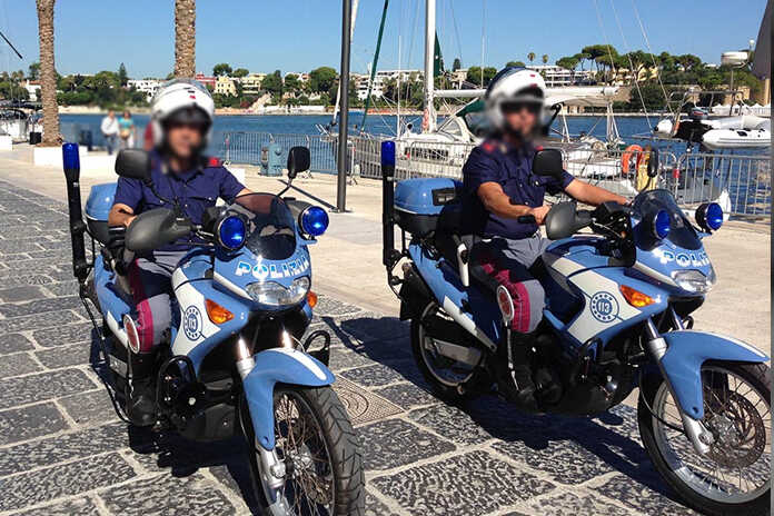 Napoli / Via Foria – Donna 55 e uomo 40enne arrestate per resistenza, minacce e oltraggio a Pubblico Ufficiale