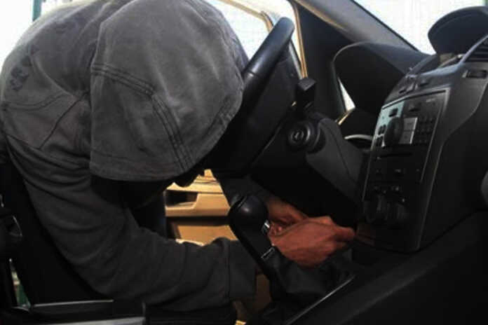 Napoli / San Carlo Arena – Sorpreso a rubare un’auto, arrestato extracomunitario 26enne