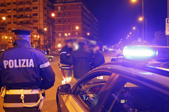 Salerno – Controlli delle Forze dell’Ordine per la “movida” nel centro città