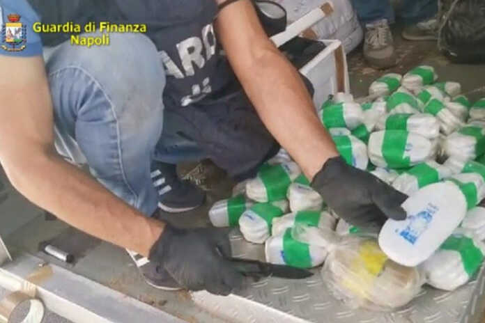 Salerno – Maxi sequestro nel porto, 3 tonnellate hashish e 1mln pasticche anfetamine